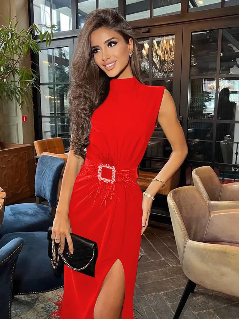 Robe Élégante Ajustée avec Fente et Ceinture Bijou