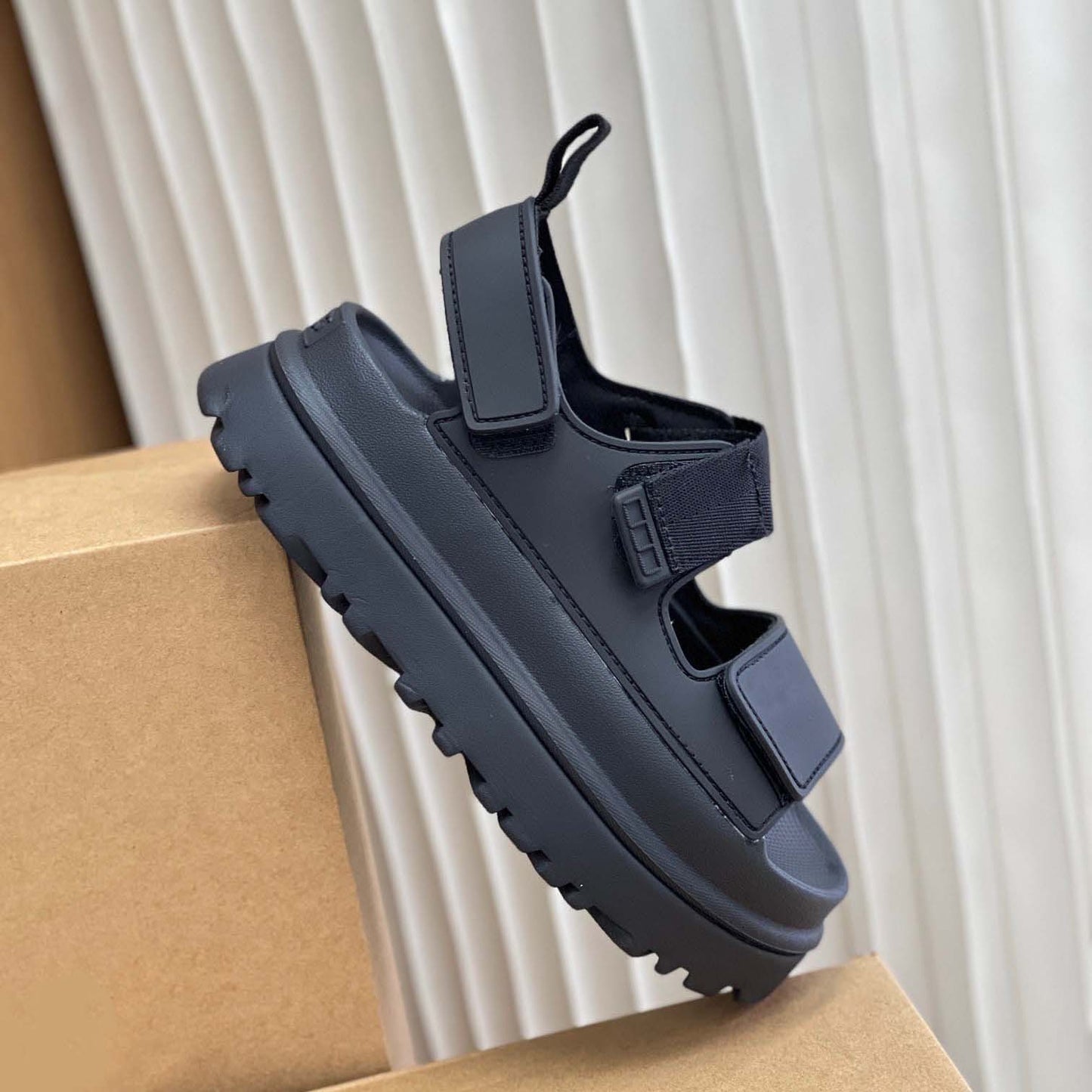 Sandales VelcroChic – Élégance et confort au quotidien