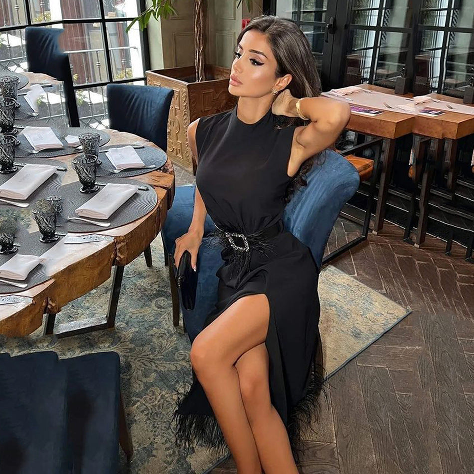 Robe Élégante Ajustée avec Fente et Ceinture Bijou