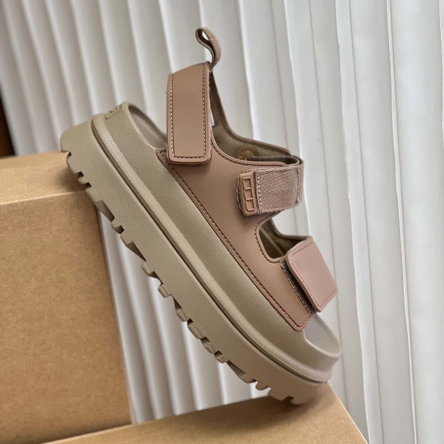 Sandales VelcroChic – Élégance et confort au quotidien