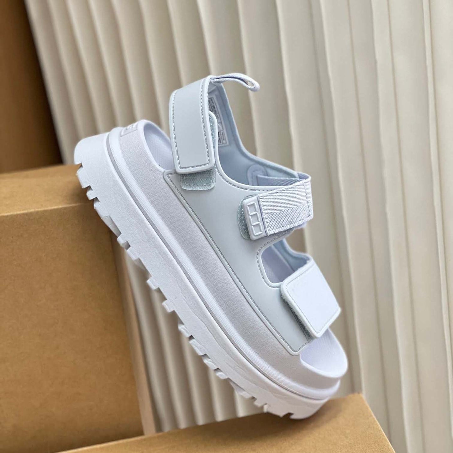 Sandales VelcroChic – Élégance et confort au quotidien