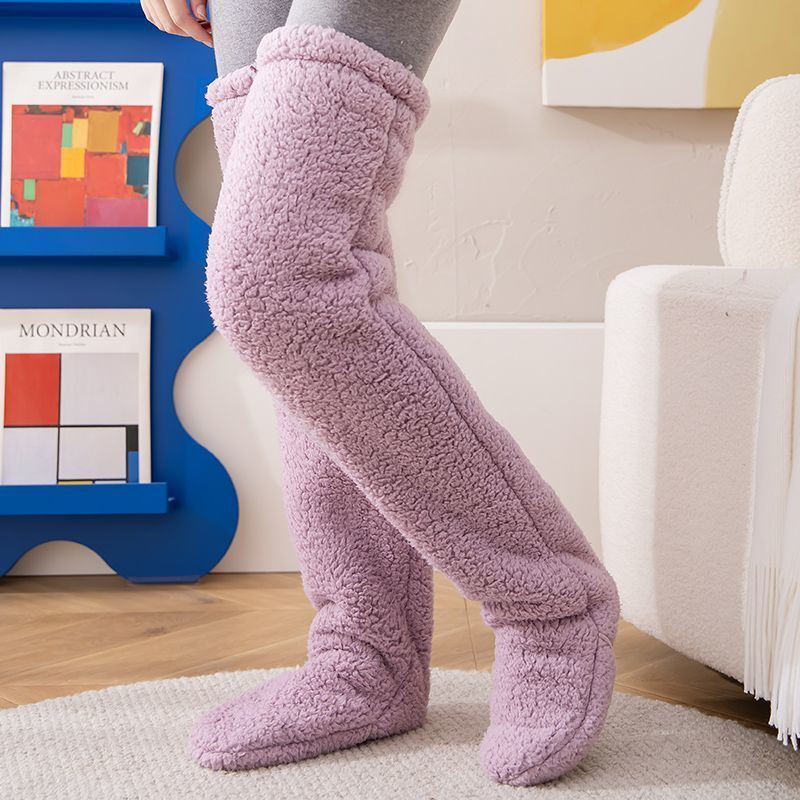 Chaussettes d'hiver chaudes et duveteuses au-dessus du genou