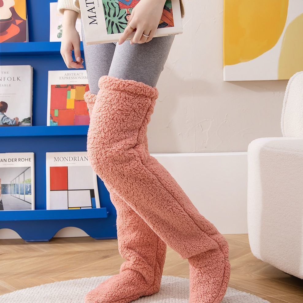 Chaussettes d'hiver chaudes et duveteuses au-dessus du genou