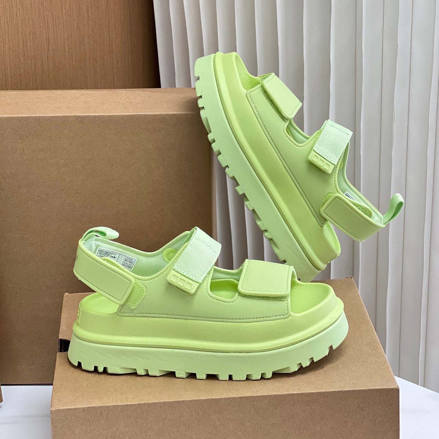 Sandales VelcroChic – Élégance et confort au quotidien